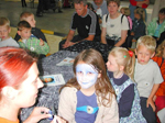 kinderschminken - kreative h�nde verwandeln kindergesichter - hier bei leonhard weiss in g�ppingen