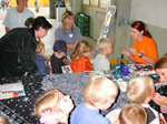 kinderschminken - kreative h�nde verwandeln kindergesichter - hier bei leonhard weiss in g�ppingen